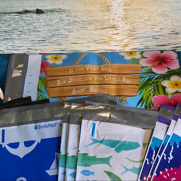 24 Pack 10X13 Blue Summer Poly Mailers PRICE FIRM - Picture 2 of 16